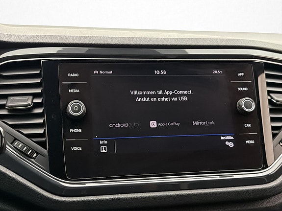 Volkswagen T-Roc 22 of 30