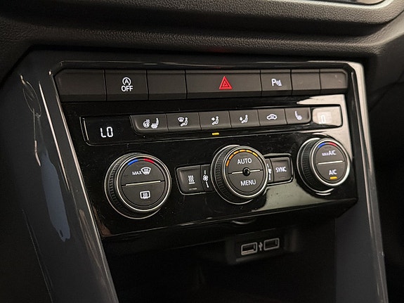 Volkswagen T-Roc 24 of 30