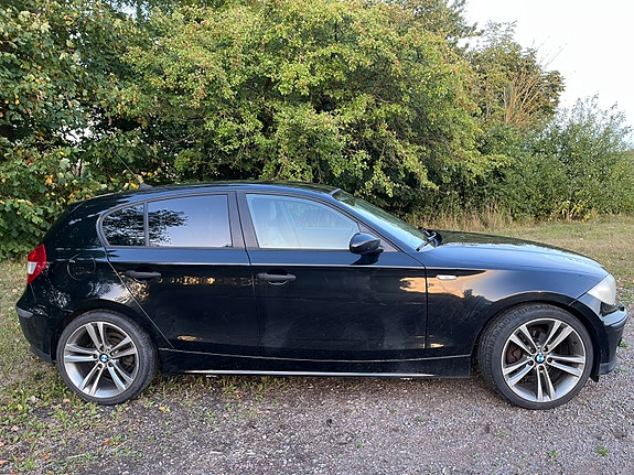 BMW 116i 3 of 5