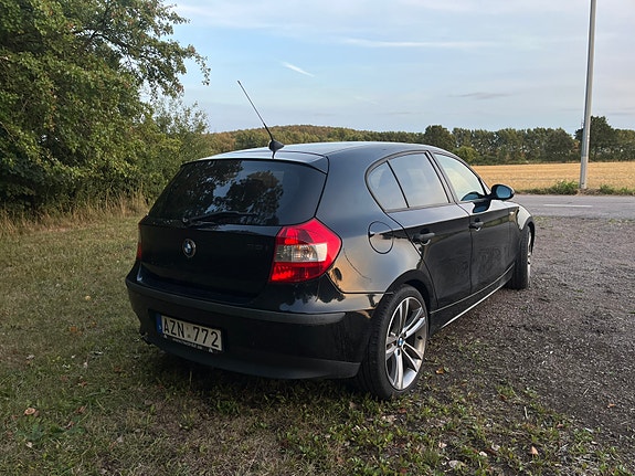 BMW 116i 2 of 5