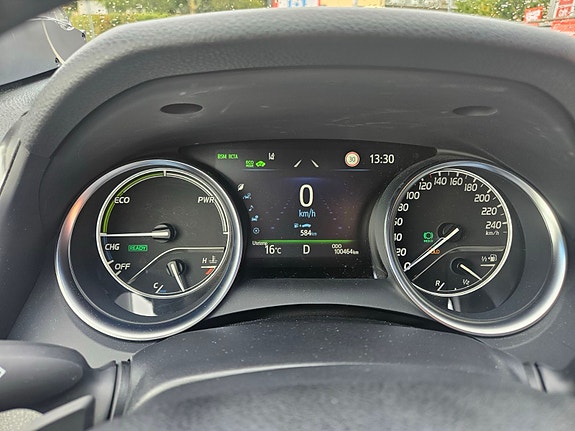 Toyota Camry 6 of 12