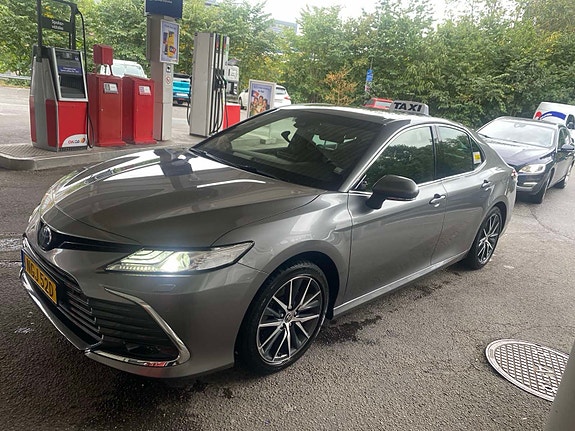 Toyota Camry 2 of 12