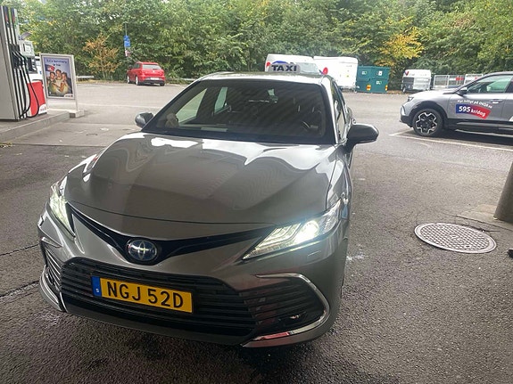 Toyota Camry 3 of 12