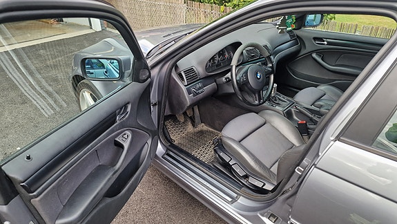 BMW 318i 3 of 9