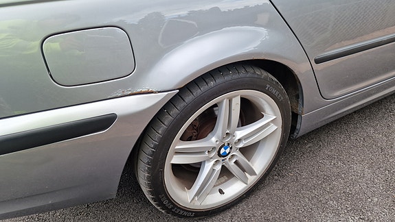 BMW 318i 6 of 9