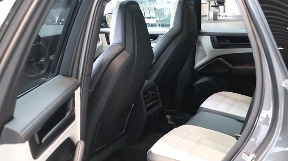 Porsche Cayenne 7 of 10