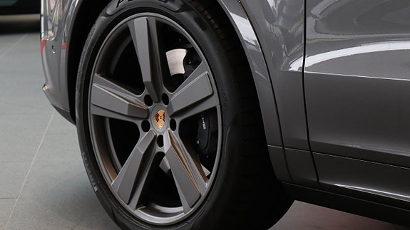 Porsche Cayenne 8 of 10