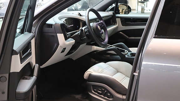 Porsche Cayenne 5 of 10