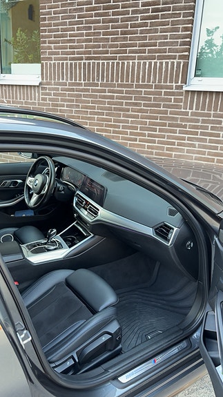 BMW 320d 14 of 17