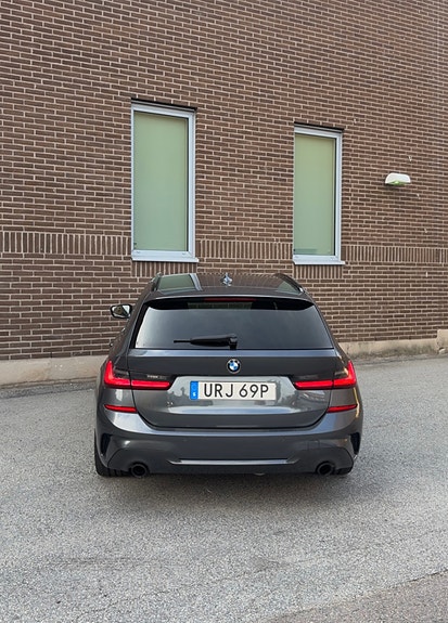 BMW 320d 9 of 17