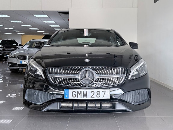 Mercedes-Benz A180 2 of 15