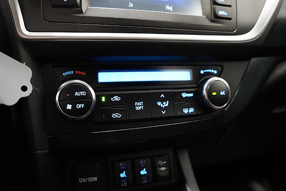 Toyota Auris 14 of 19