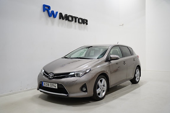 Toyota Auris 2 of 19