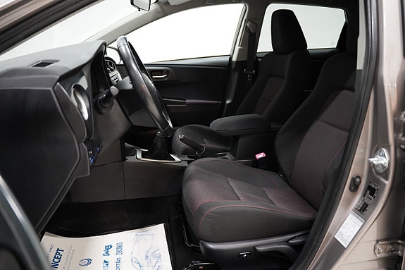 Toyota Auris 7 of 19