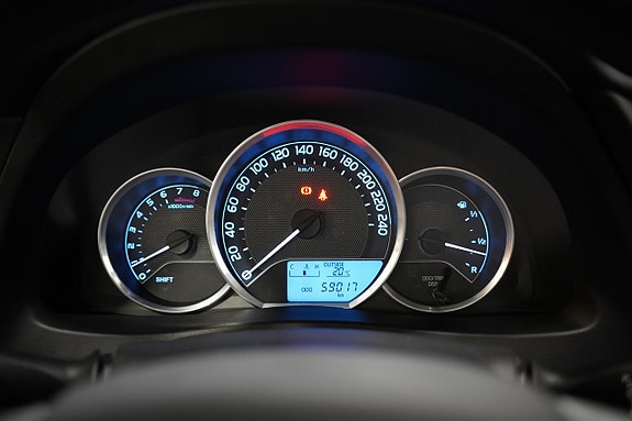 Toyota Auris 11 of 19
