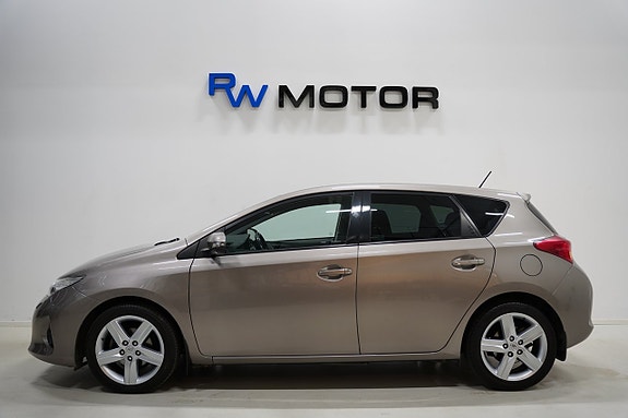 Toyota Auris 3 of 19