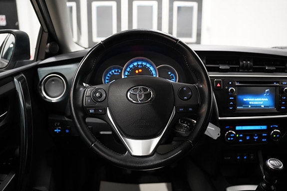 Toyota Auris 10 of 19