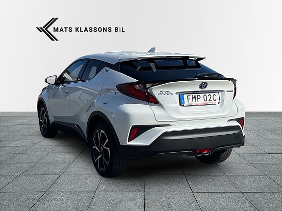 Toyota C-HR 2 of 10