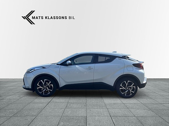Toyota C-HR 3 of 10