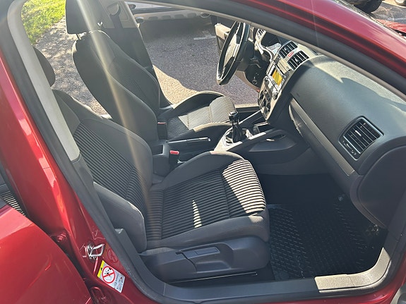 Volkswagen Golf V 8 of 11