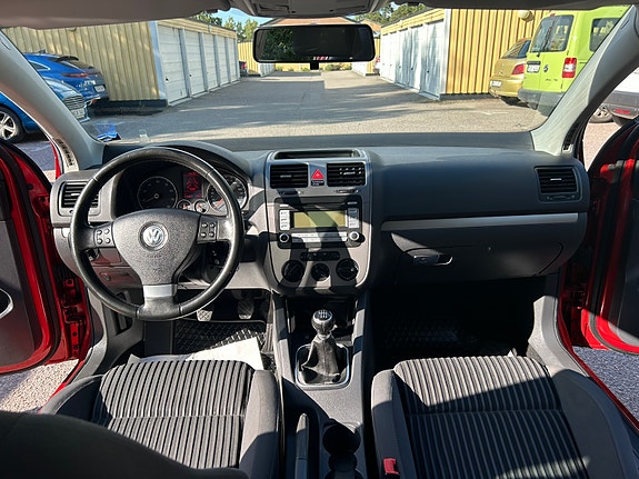Volkswagen Golf V 9 of 11
