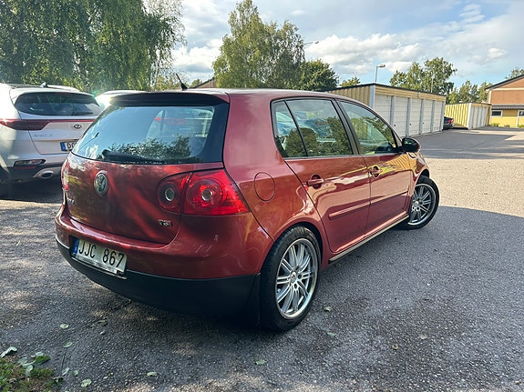 Volkswagen Golf V 2 of 11