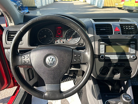 Volkswagen Golf V 11 of 11