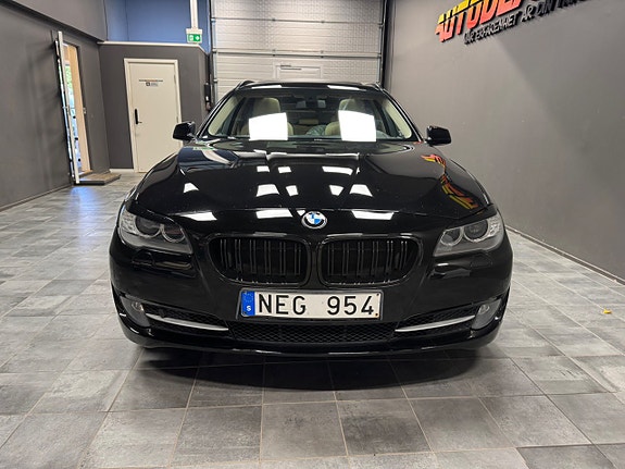 BMW 530i 2 of 12