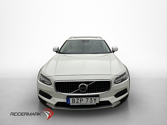 Volvo V90 Cross Country 2 of 30