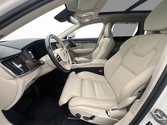 Volvo V90 Cross Country 13 of 30