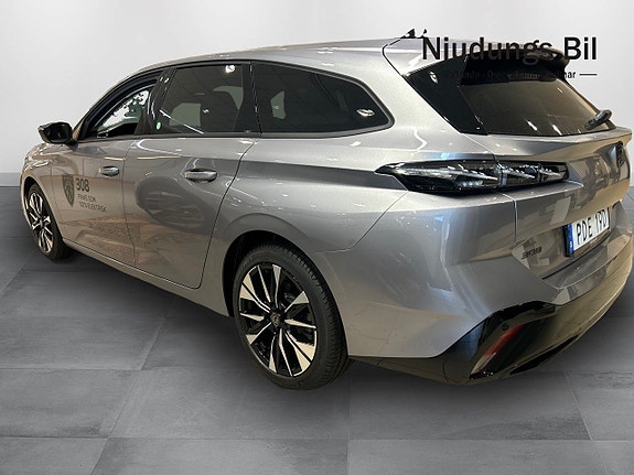 Peugeot 308 SW 2 of 10