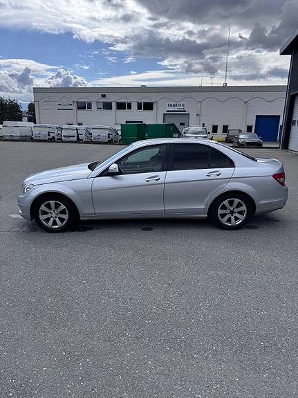 Mercedes-Benz C180 2 of 6