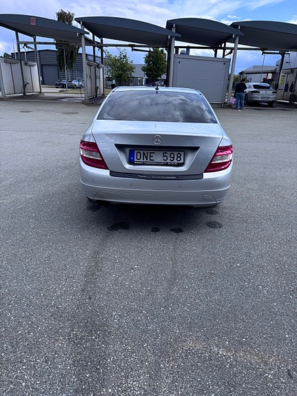Mercedes-Benz C180 3 of 6