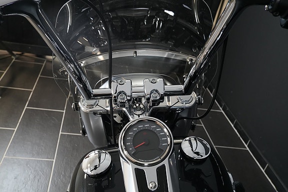 Harley-Davidson FLFBS Fat Boy Vance & Hines 9 of 10