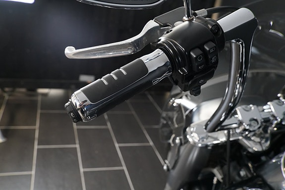 Harley-Davidson FLFBS Fat Boy Vance & Hines 8 of 10