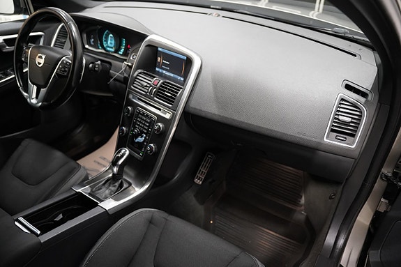 Volvo XC60 8 of 20