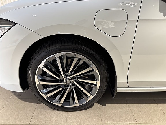 Skoda Superb 6 of 13