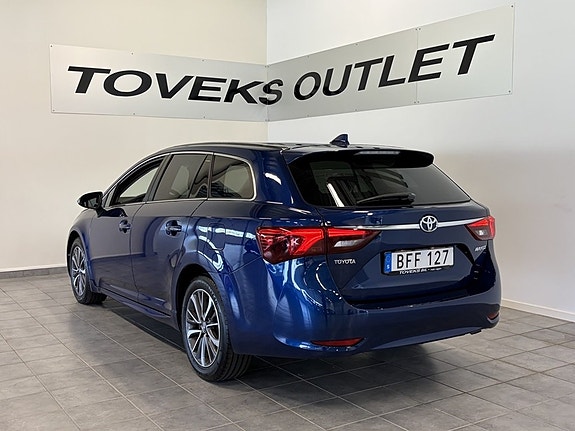 Toyota Avensis 4 of 17