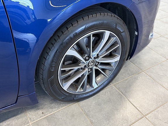 Toyota Avensis 3 of 17