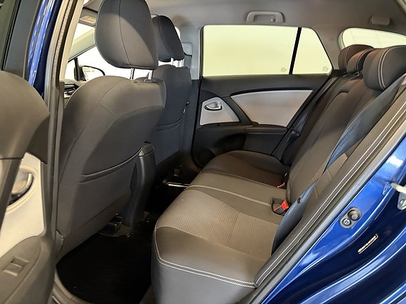 Toyota Avensis 9 of 17