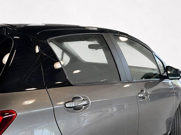 Toyota Yaris 9 of 18