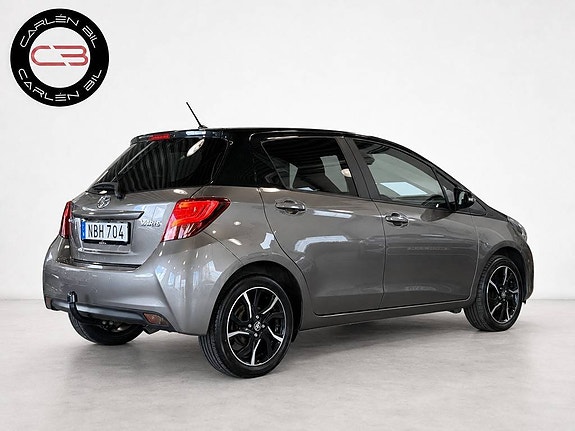 Toyota Yaris 8 of 18