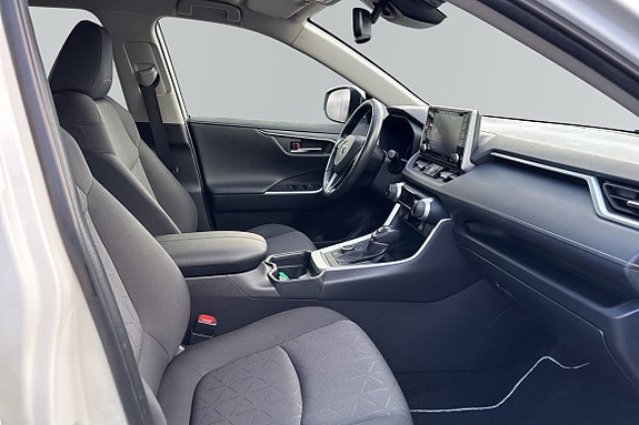 Toyota RAV4 7 of 20