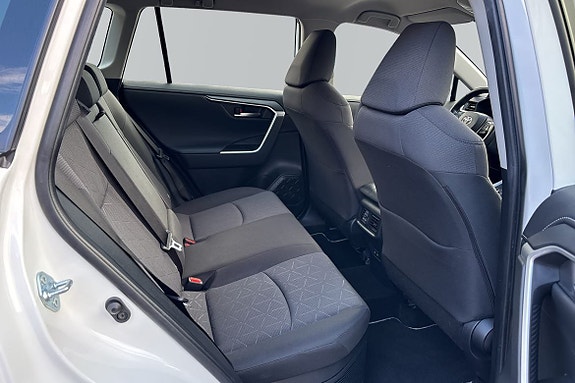 Toyota RAV4 8 of 20