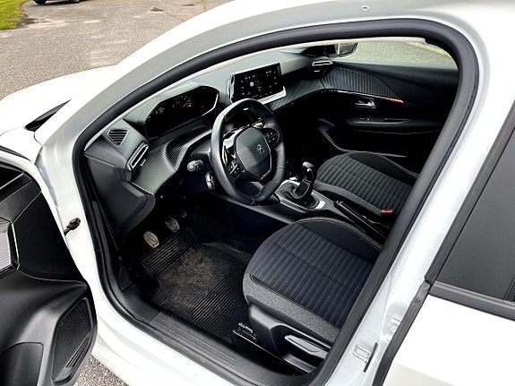 Peugeot 208 8 of 8