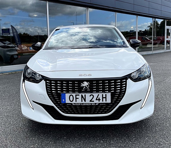 Peugeot 208 3 of 8