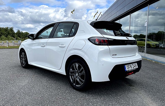 Peugeot 208 5 of 8