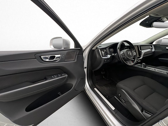 Volvo XC60 11 of 30