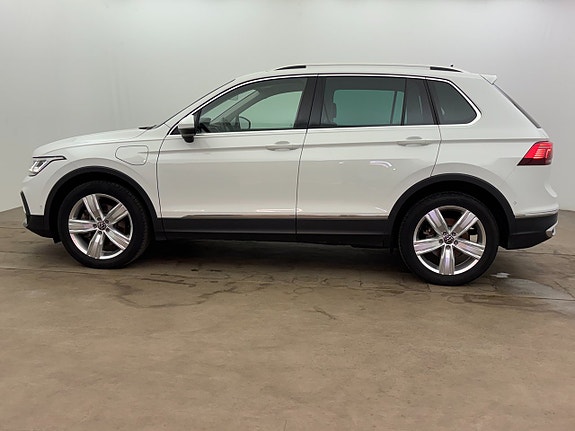 Volkswagen Tiguan 3 of 25