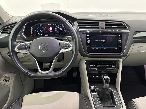 Volkswagen Tiguan 18 of 25